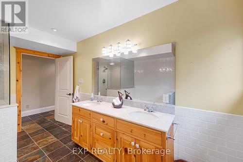 18340 Bathurst Street, King, ON - Indoor Photo Showing Bathroom