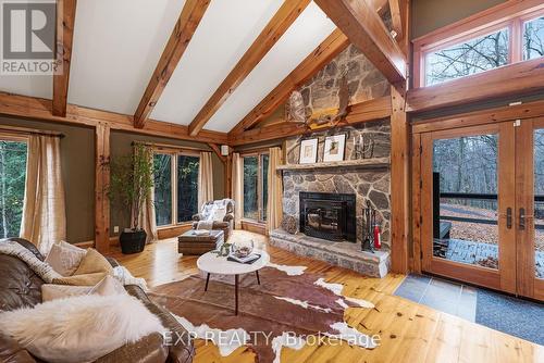 18340 Bathurst Street, King, ON - Indoor Photo Showing Living Room With Fireplace