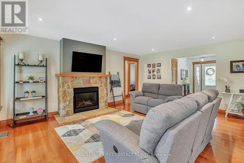 5 Northwood Court, Oro-Medonte, ON - Indoor Photo Showing Living Room With Fireplace