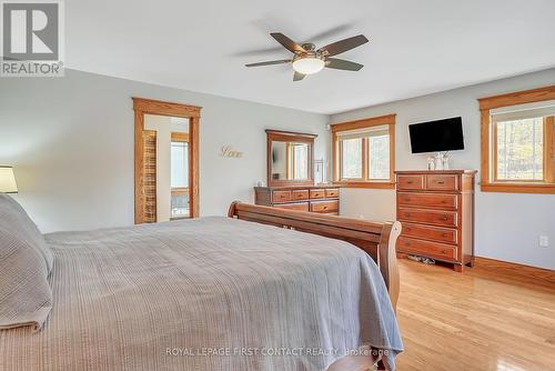 5 Northwood Court, Oro-Medonte, ON - Indoor Photo Showing Bedroom