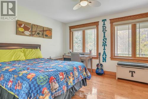 5 Northwood Court, Oro-Medonte, ON - Indoor Photo Showing Bedroom