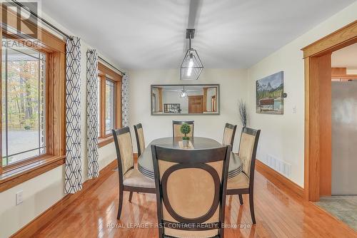 5 Northwood Court, Oro-Medonte, ON - Indoor Photo Showing Dining Room