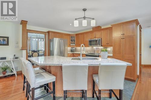 5 Northwood Court, Oro-Medonte, ON - Indoor Photo Showing Kitchen With Stainless Steel Kitchen With Upgraded Kitchen