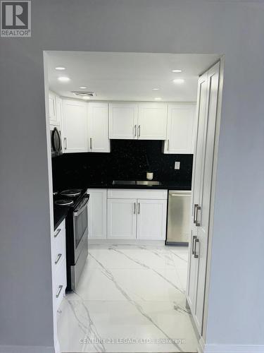 1903 - 350 Webb Drive, Mississauga, ON - Indoor Photo Showing Kitchen