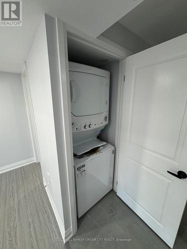 25 Earlsbridge Boulevard W, Brampton, ON - Indoor Photo Showing Laundry Room