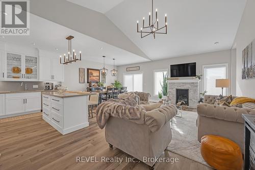 40 - 180 Port Robinson Road, Pelham (662 - Fonthill), ON - Indoor Photo Showing Living Room With Fireplace