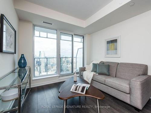 5306-28 Freeland St, Toronto, ON - Indoor Photo Showing Living Room