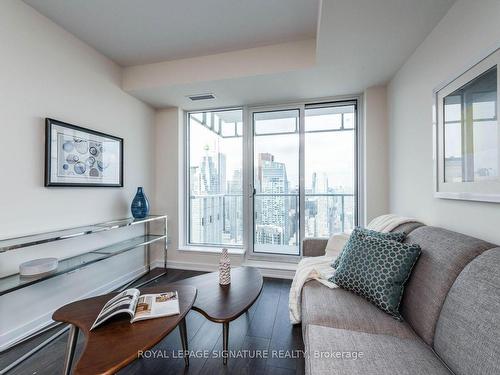 5306-28 Freeland St, Toronto, ON - Indoor Photo Showing Living Room