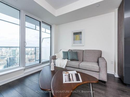 5306-28 Freeland St, Toronto, ON - Indoor Photo Showing Living Room