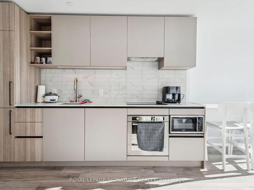 2315-55 Mercer St, Toronto, ON - Indoor Photo Showing Kitchen