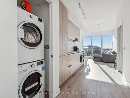 2315-55 Mercer St, Toronto, ON - Indoor Photo Showing Laundry Room