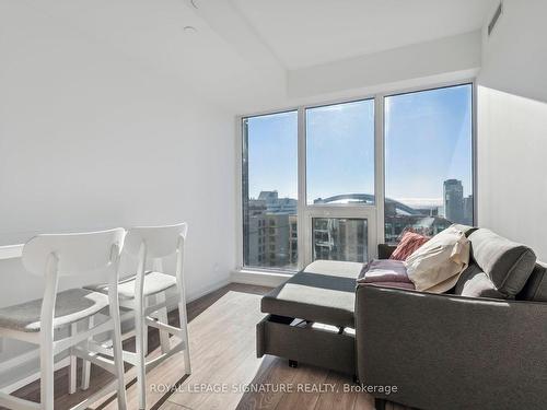 2315-55 Mercer St, Toronto, ON - Indoor Photo Showing Living Room