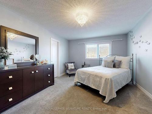 38 Angelica Ave, Richmond Hill, ON - Indoor Photo Showing Bedroom