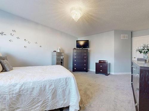 38 Angelica Ave, Richmond Hill, ON - Indoor Photo Showing Bedroom