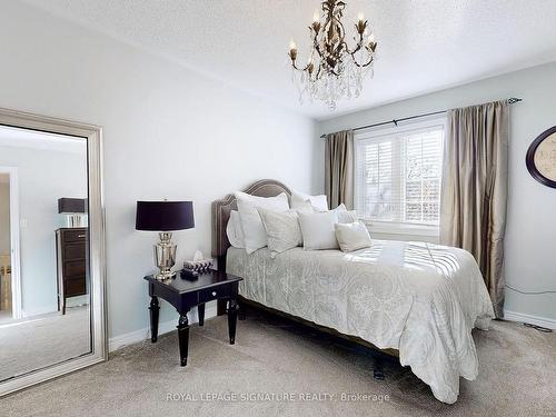 38 Angelica Ave, Richmond Hill, ON - Indoor Photo Showing Bedroom