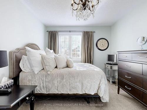 38 Angelica Ave, Richmond Hill, ON - Indoor Photo Showing Bedroom