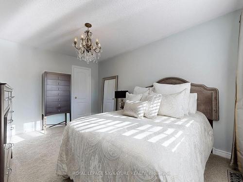 38 Angelica Ave, Richmond Hill, ON - Indoor Photo Showing Bedroom