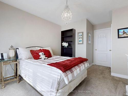 38 Angelica Ave, Richmond Hill, ON - Indoor Photo Showing Bedroom