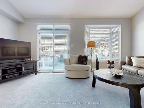 38 Angelica Ave, Richmond Hill, ON - Indoor Photo Showing Living Room