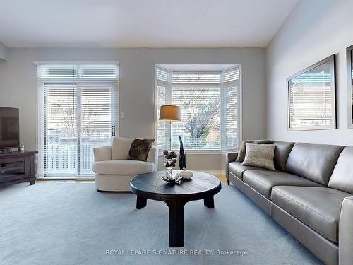 38 Angelica Ave, Richmond Hill, ON - Indoor Photo Showing Living Room