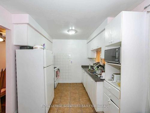 7615 Netherwood Rd, Mississauga, ON - Indoor Photo Showing Kitchen