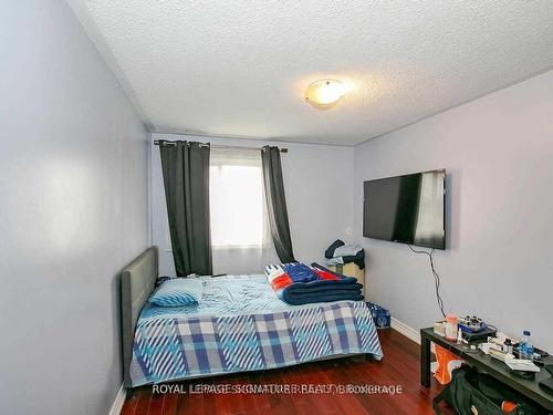 7615 Netherwood Rd, Mississauga, ON - Indoor Photo Showing Bedroom