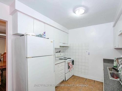 7615 Netherwood Rd, Mississauga, ON - Indoor Photo Showing Kitchen