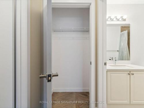 333-2486 Old Bronte Rd, Oakville, ON - Indoor Photo Showing Bathroom