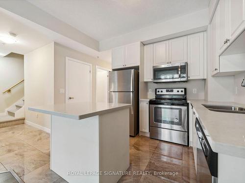 333-2486 Old Bronte Rd, Oakville, ON - Indoor Photo Showing Kitchen