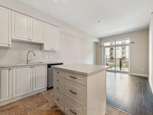 333-2486 Old Bronte Rd, Oakville, ON - Indoor Photo Showing Kitchen