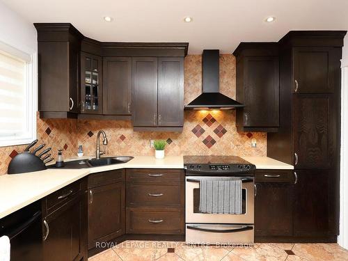 32 Coniston Ave, Brampton, ON - Indoor Photo Showing Kitchen