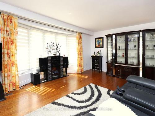 32 Coniston Ave, Brampton, ON - Indoor Photo Showing Living Room