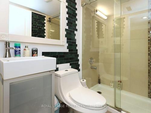 32 Coniston Ave, Brampton, ON - Indoor Photo Showing Bathroom