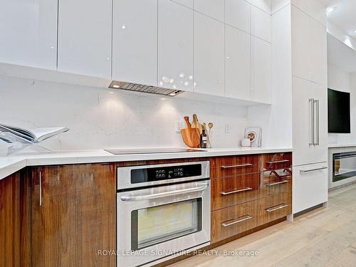 404 Horner Ave, Toronto, ON - Indoor Photo Showing Kitchen With Upgraded Kitchen