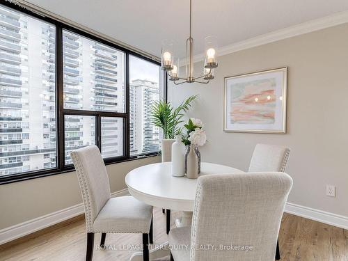 901-100 Quebec Ave, Toronto, ON - Indoor Photo Showing Dining Room