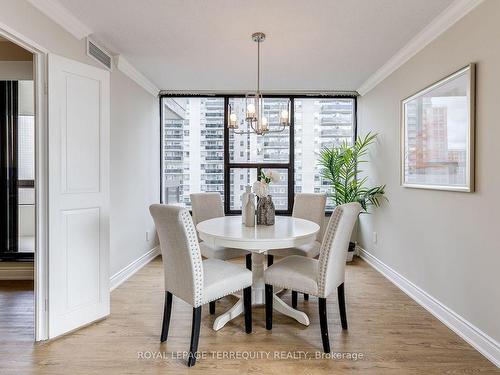 901-100 Quebec Ave, Toronto, ON - Indoor Photo Showing Dining Room