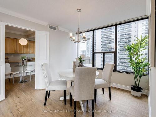 901-100 Quebec Ave, Toronto, ON - Indoor Photo Showing Dining Room