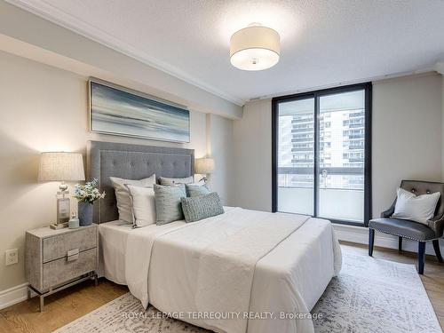 901-100 Quebec Ave, Toronto, ON - Indoor Photo Showing Bedroom