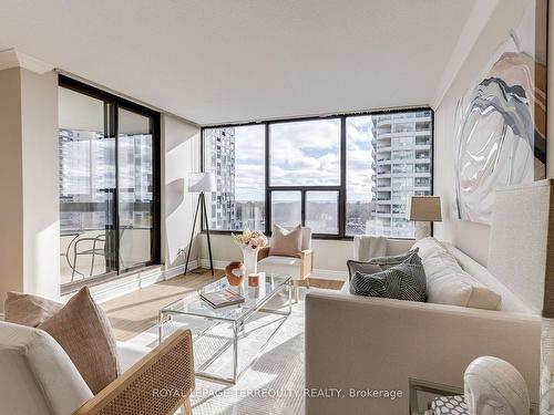 901-100 Quebec Ave, Toronto, ON - Indoor Photo Showing Living Room