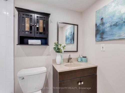 901-100 Quebec Ave, Toronto, ON - Indoor Photo Showing Bathroom