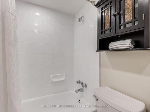 901-100 Quebec Ave, Toronto, ON - Indoor Photo Showing Bathroom