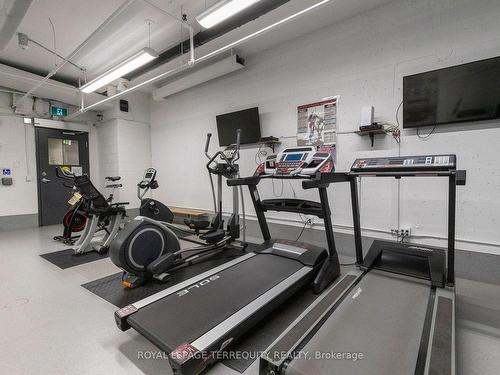 901-100 Quebec Ave, Toronto, ON - Indoor Photo Showing Gym Room