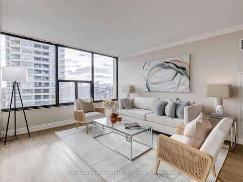 901-100 Quebec Ave, Toronto, ON - Indoor Photo Showing Living Room