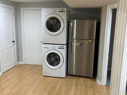 Lower-3782 Forest Bluff Cres, Mississauga, ON - Indoor Photo Showing Laundry Room