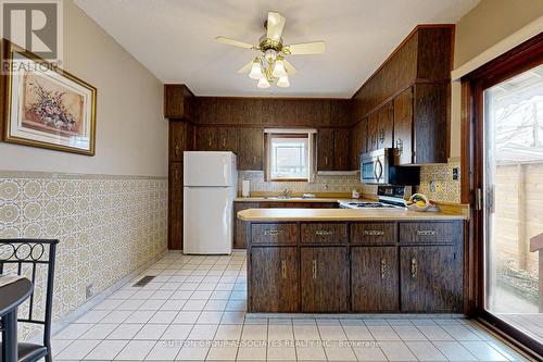 216 Wallace Avenue, Toronto, ON - Indoor Photo Showing Kitchen