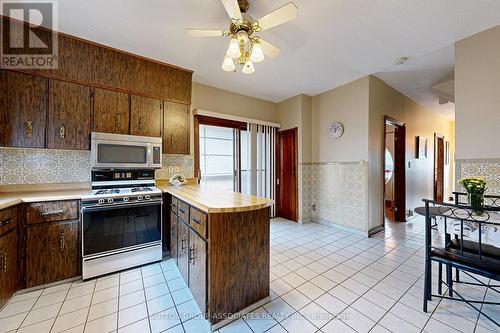 216 Wallace Avenue, Toronto, ON - Indoor Photo Showing Kitchen