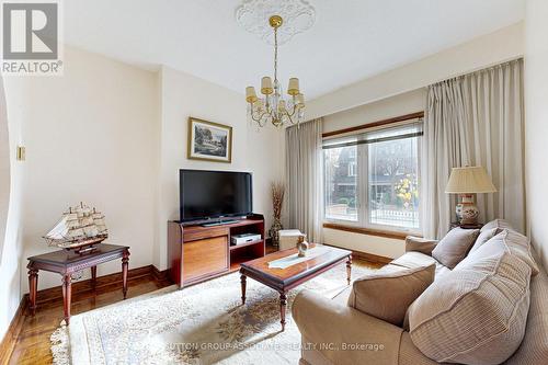 216 Wallace Avenue, Toronto, ON - Indoor Photo Showing Living Room