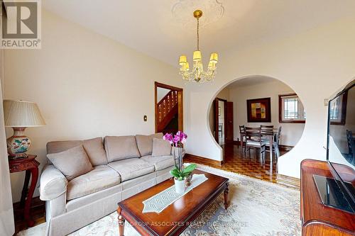 216 Wallace Avenue, Toronto, ON - Indoor Photo Showing Living Room