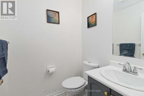 7174 Frontier Ridge S, Mississauga, ON - Indoor Photo Showing Bathroom