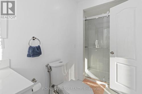 7174 Frontier Ridge S, Mississauga, ON - Indoor Photo Showing Bathroom